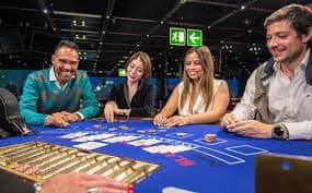 Antarmuka platform raja vip108.com menampilkan berbagai pilihan permainan sportsbook dan kasino